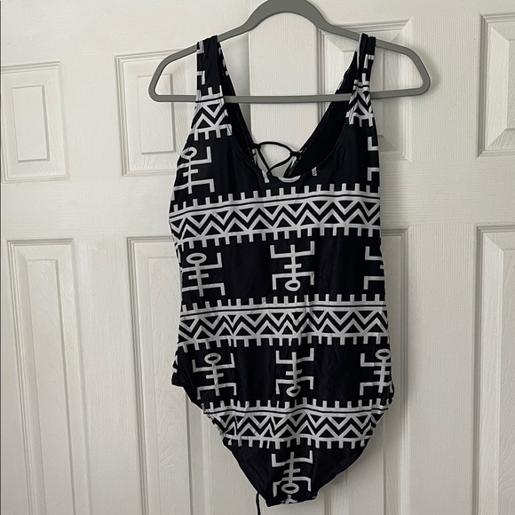 Black and White Patterned Swimsuit - Picture 3 of 3